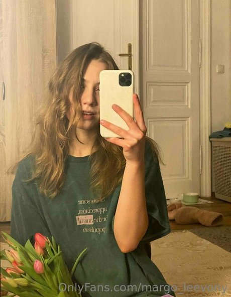 Naakte gelekte OnlyFans-foto van Margoleevony