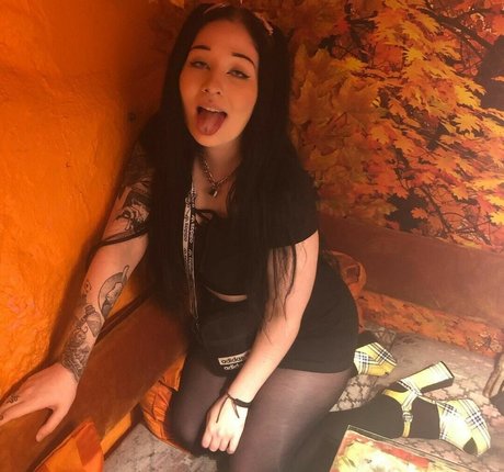 Naakte gelekte OnlyFans-foto van Anastasiamcqueen