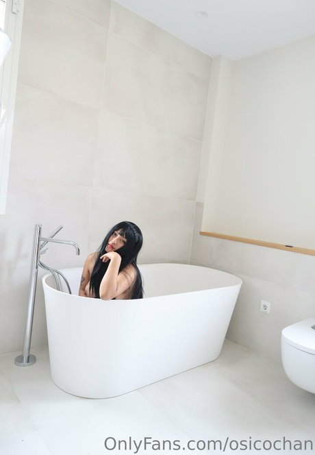 Naakte gelekte OnlyFans-foto van Osicochan