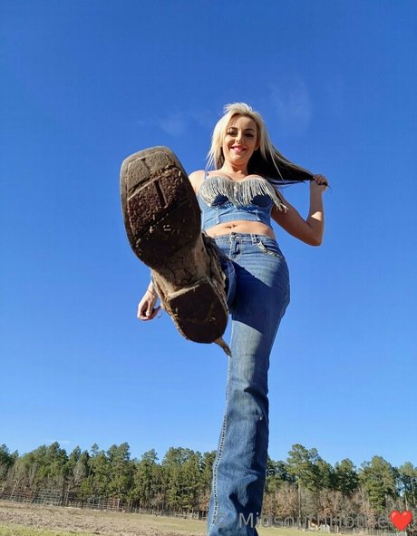 Naakte gelekte OnlyFans-foto van Midsouthhottie
