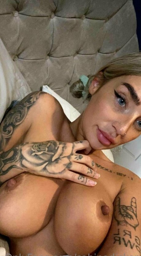 Naakte gelekte OnlyFans-foto van Sabinadicker