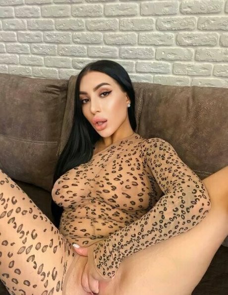 Naakte gelekte OnlyFans-foto van Puffammy
