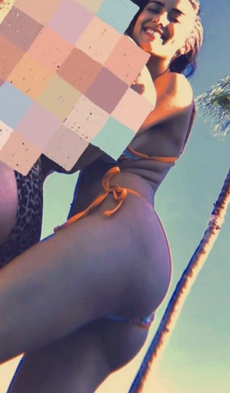 Naakte gelekte OnlyFans-foto van Delaroo