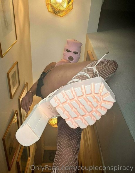 Naakte gelekte OnlyFans-foto van Coupleconspiracy