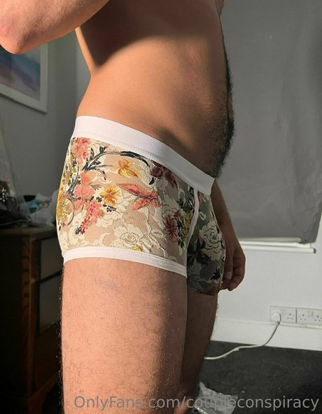 Naakte gelekte OnlyFans-foto van Coupleconspiracy