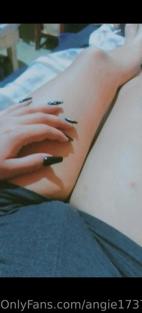 Naakte gelekte OnlyFans-foto van Angie173782