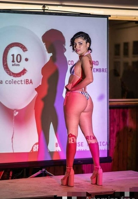 Naakte gelekte OnlyFans-foto van Artemizafree