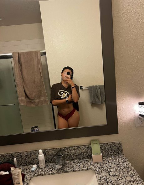 Naakte gelekte OnlyFans-foto van Xxloy