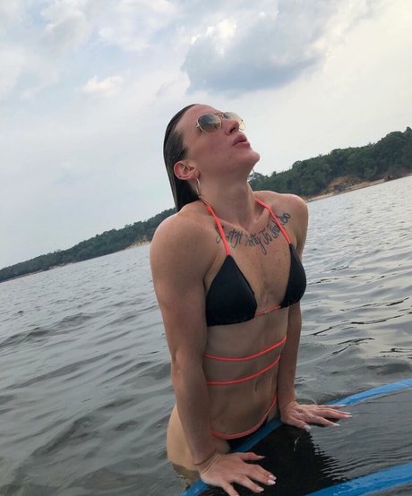 Naakte gelekte OnlyFans-foto van Rachel Alves