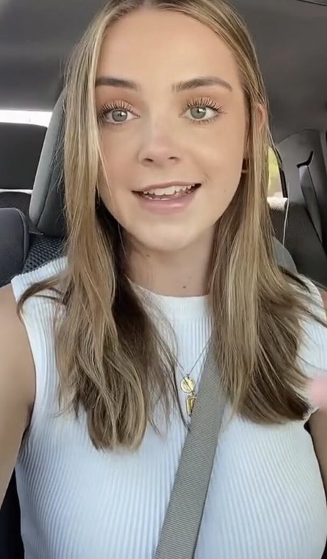 Naakte gelekte OnlyFans-foto van Lauren Mae