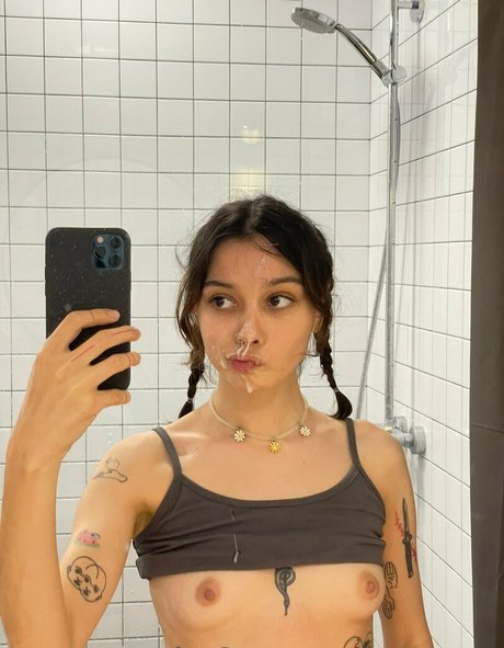 Naakte gelekte OnlyFans-foto van Coconeyx