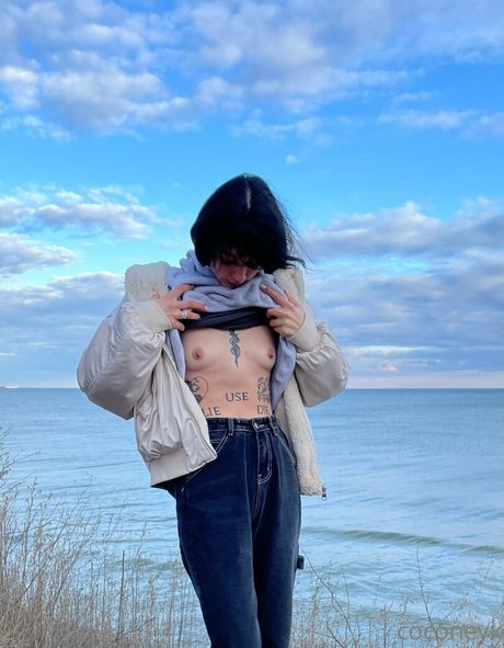 Naakte gelekte OnlyFans-foto van Coconeyx