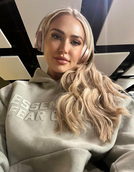 Naakte gelekte OnlyFans-foto van Sophiereadeofficial