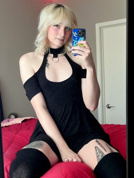 Naakte gelekte OnlyFans-foto van Rosewaltzex