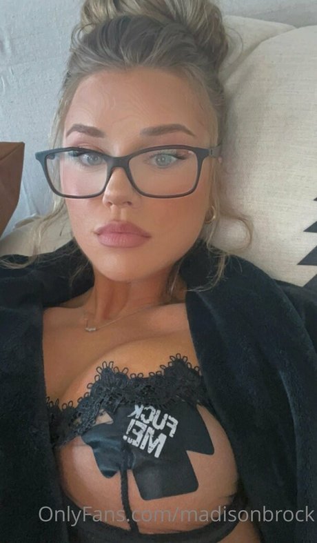 Naakte gelekte OnlyFans-foto van Madisonbrock