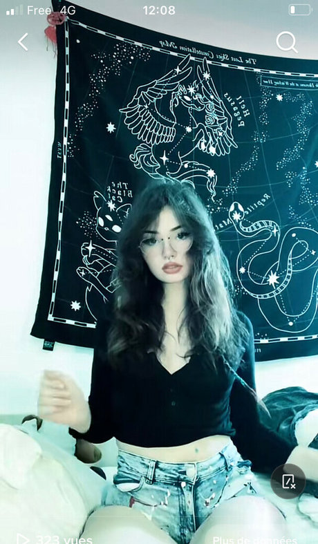 Naakte gelekte OnlyFans-foto van Thesluttygrunge