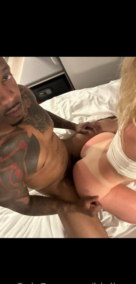Naakte gelekte OnlyFans-foto van Biglivvv