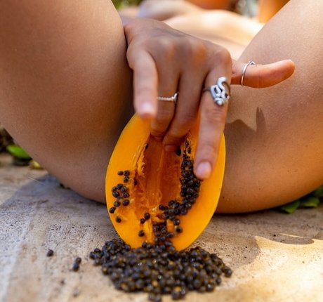 Thenakedisland