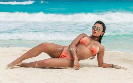 Naakte gelekte OnlyFans-foto van Mycamimodel