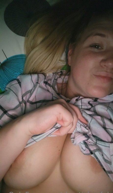 Naakte gelekte OnlyFans-foto van Chesticlesfab