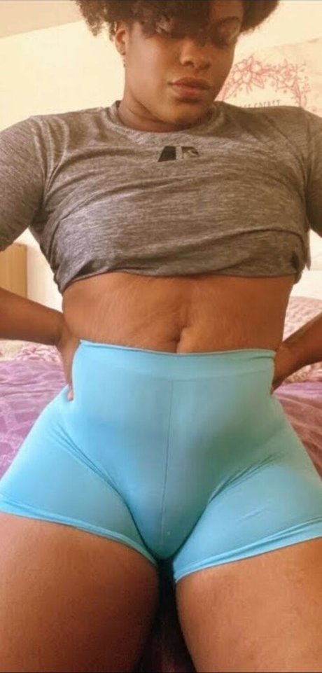 Naakte gelekte OnlyFans-foto van Ellethemuse