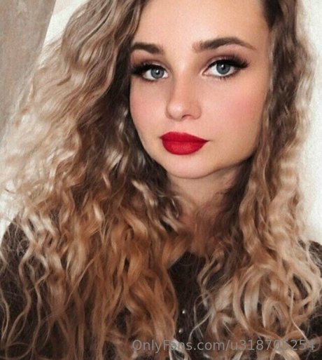 Naakte gelekte OnlyFans-foto van Violetcherryy