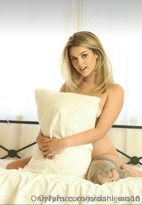 Naakte gelekte OnlyFans-foto van Aishimoon
