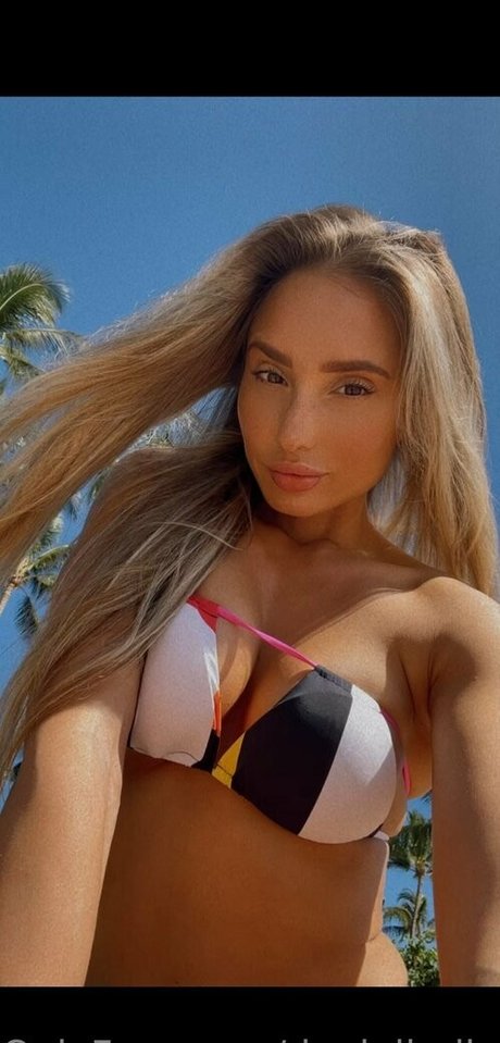 Naakte gelekte OnlyFans-foto van Danielledixon22