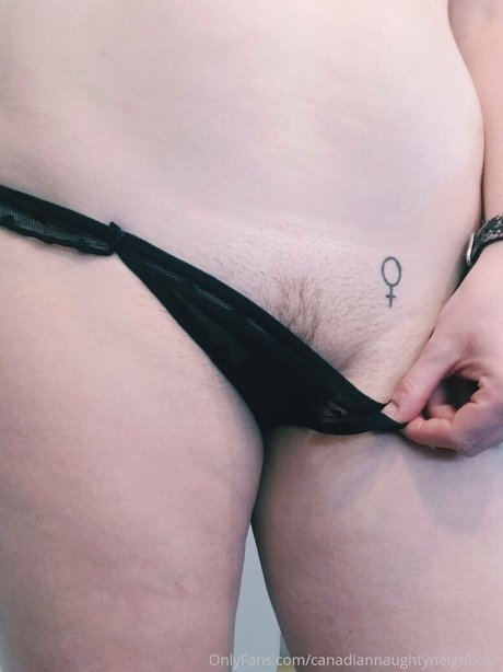 Naakte gelekte OnlyFans-foto van Canadiannaughtyneighbour