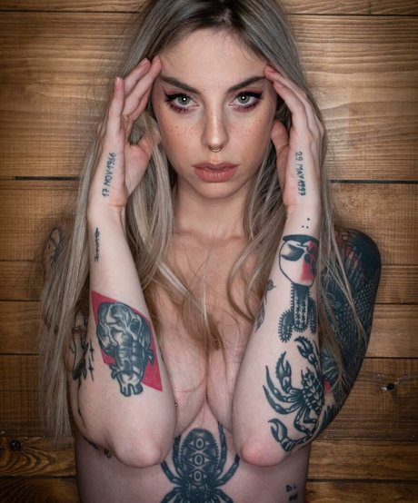 Naakte gelekte OnlyFans-foto van Brokenmirror