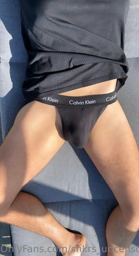 Naakte gelekte OnlyFans-foto van Snkrsuncensored