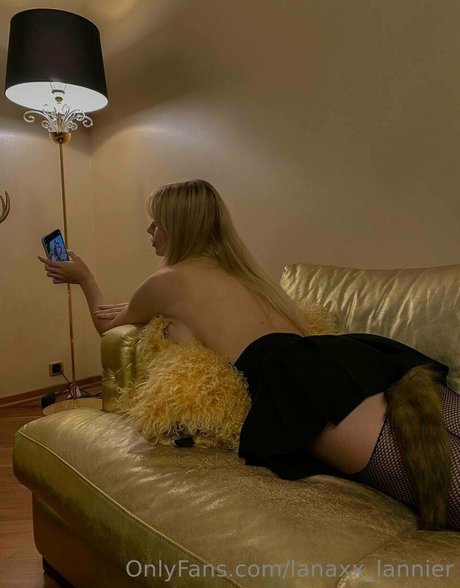 Naakte gelekte OnlyFans-foto van Emmyalmyy