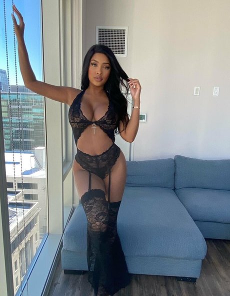 Naakte gelekte OnlyFans-foto van Phoenixskye