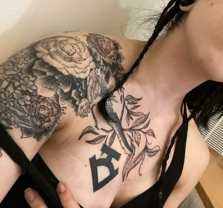 Naakte gelekte OnlyFans-foto van Amberthevalkyrie