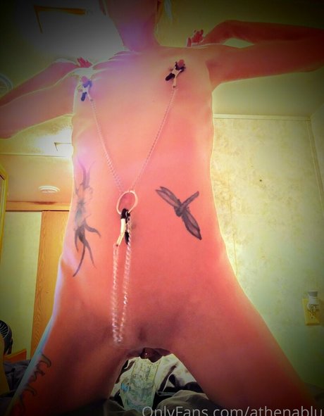 Naakte gelekte OnlyFans-foto van Athenablu