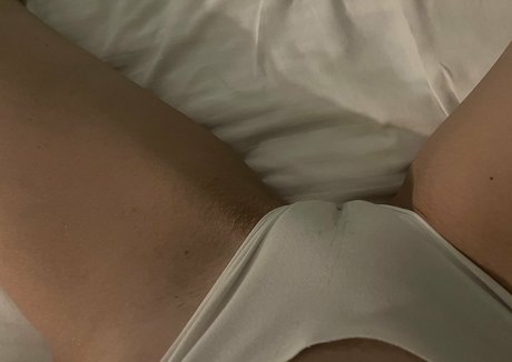 Naakte gelekte OnlyFans-foto van Linda0nline