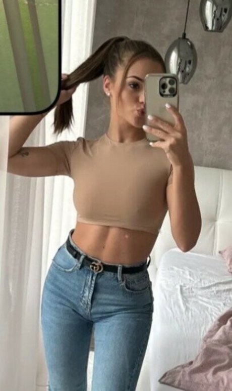 Naakte gelekte OnlyFans-foto van Pap Dorci