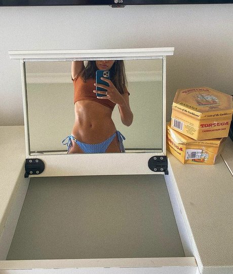 Naakte gelekte OnlyFans-foto van Montana Brown