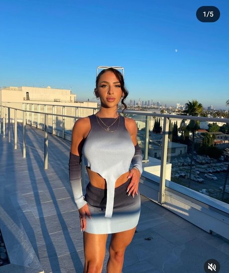 Naakte gelekte OnlyFans-foto van Avebabes