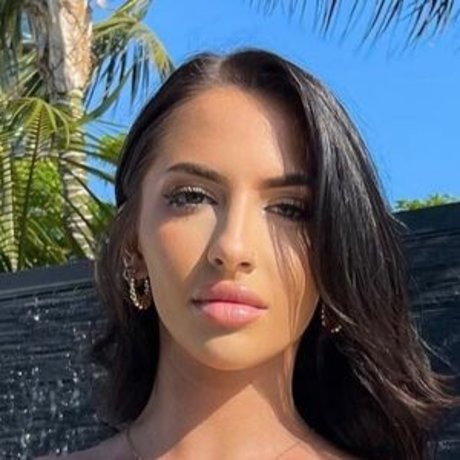 Naakte gelekte OnlyFans-foto van Avebabes