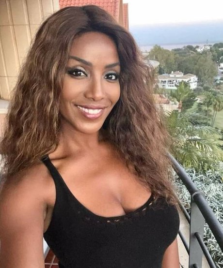 Naakte gelekte OnlyFans-foto van Ainett Stephens