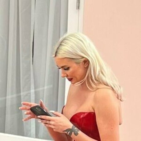 Naakte gelekte OnlyFans-foto van Gigi Allens