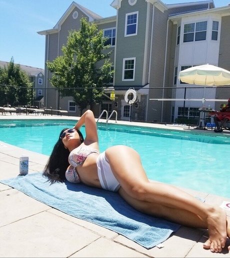 Naakte gelekte OnlyFans-foto van Tina Khm