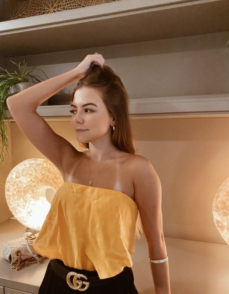 Naakte gelekte OnlyFans-foto van Nicole Loures
