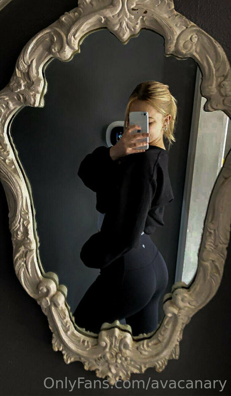 Naakte gelekte OnlyFans-foto van Avacanary