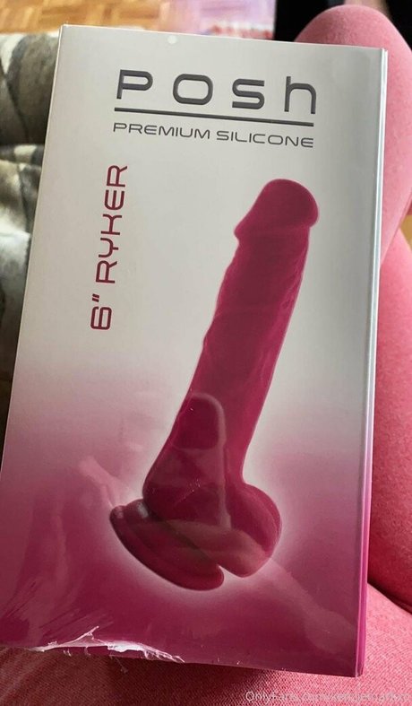 Naakte gelekte OnlyFans-foto van Kenziemark