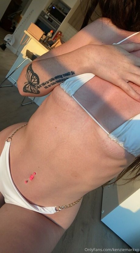 Naakte gelekte OnlyFans-foto van Kenziemark