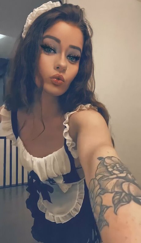 Naakte gelekte OnlyFans-foto van Kenziemark