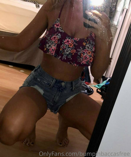 Naakte gelekte OnlyFans-foto van Bumpinbaccasfree