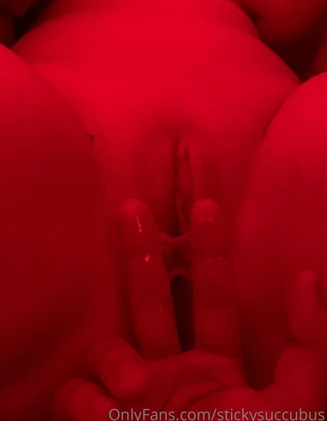 Naakte gelekte OnlyFans-foto van Maplesyrps